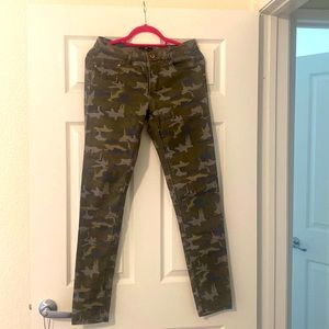 H&M Camouflage pants size 10